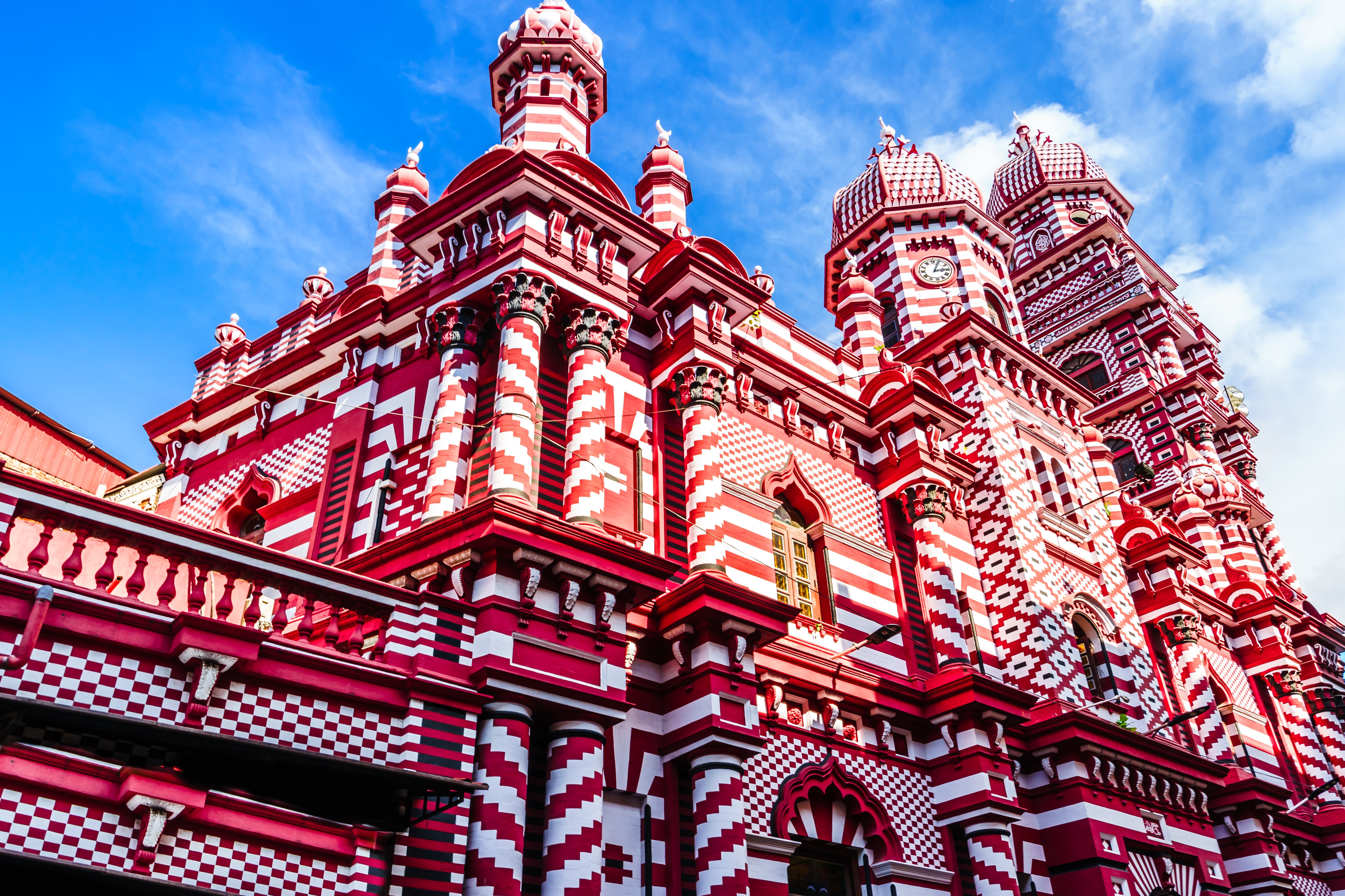 Мечеть шри ланка. Мечеть Джами уль Альфар. Red Mosque Шри Ланка. Красная мечеть Коломбо. Мечеть Джами уль-Альфар Коломбо Шри-Ланка фото.
