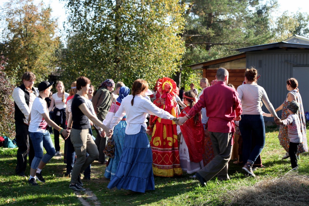 Славянский Медовый Спас под древние руны (с древнеславянской трапезой,  руническими песнопениями и обрядом Кормления реки) - Туры в Подмосковье